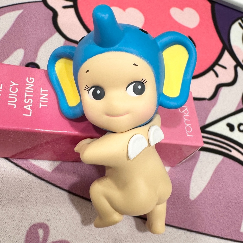 SONNY ANGEL 👼 HIPPER Looking Back Animal Series Blue Elephant for iPhone 📱 ipad